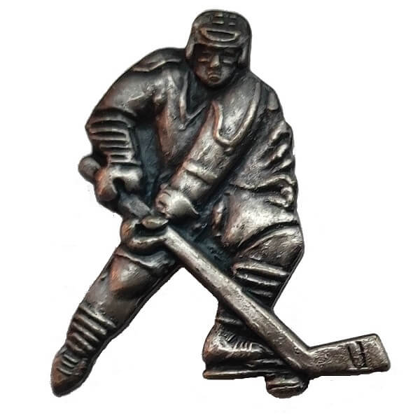 Pin metálico con diseño de Hockey modelo jugador de hockey de venta en Skate World México