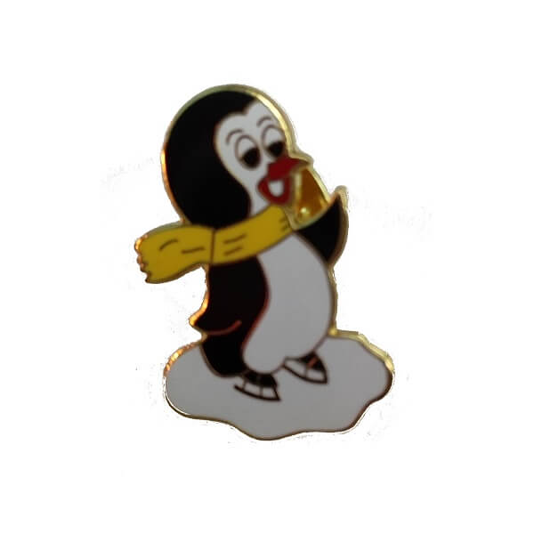 Pin metálico con diseño de patinaje modelo Pingüino en patines de venta en Skate World México