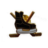 Pin metálico con diseño de Hockey modelo patín y sticks de venta en Skate World México
